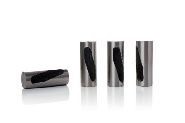 yalıtılmış bir arka plan üzerinde motor parçaları