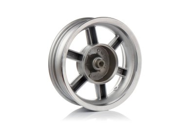 yalıtılmış bir arka plan üzerinde motor parçaları