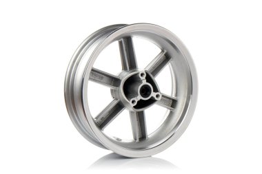 yalıtılmış bir arka plan üzerinde motor parçaları