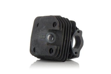 yalıtılmış bir arka plan üzerinde motor parçaları