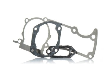 yalıtılmış bir arka plan üzerinde motor parçaları