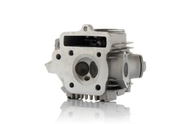 yalıtılmış bir arka plan üzerinde motor parçaları