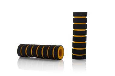 yalıtılmış bir arka plan üzerinde motor parçaları