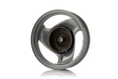 yalıtılmış bir arka plan üzerinde motor parçaları