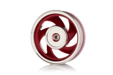 yalıtılmış bir arka plan üzerinde motor parçaları