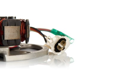 yalıtılmış bir arka plan üzerinde motor parçaları