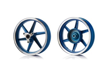 yalıtılmış bir arka plan üzerinde motor parçaları