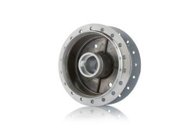 yalıtılmış bir arka plan üzerinde motor parçaları