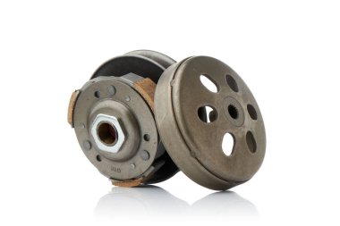 yalıtılmış bir arka plan üzerinde motor parçaları