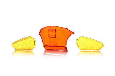 yalıtılmış bir arka plan üzerinde motor parçaları