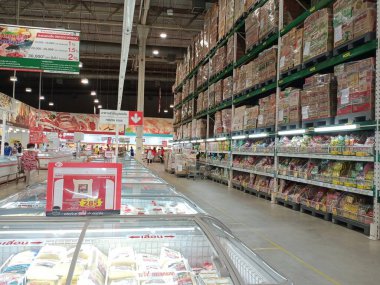 HATYAI, THAILAND - 07: 20: Tayland 'ın en büyük toptan satış hipermarketlerinden biri olan MAKRO' nun içerisine bakın