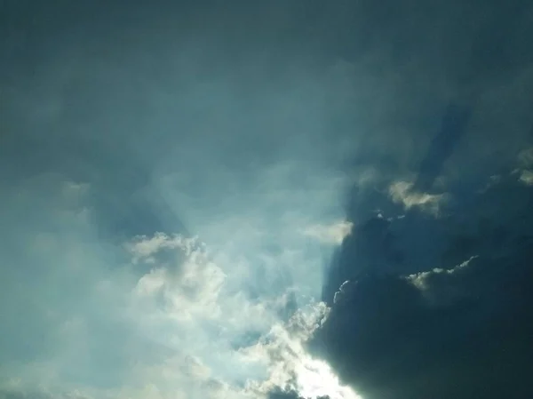 Ουρανό Φόντο Πολύχρωμα Σύννεφα Στο Ηλιοβασίλεμα Έννοια Της Φύσης — Φωτογραφία Αρχείου