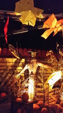 Balkabaklarının arasında bir korkuluk