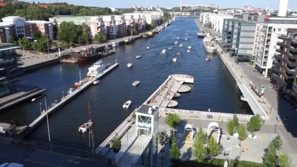 Стокгольм Швеція Жовтня 2020 Міст Відкривається Човни Починають Проходити Купальні — стокове відео