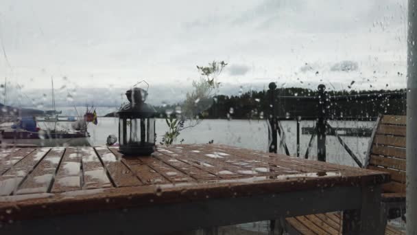 Pequeño Video Que Representa Lluvia Terraza Con Vistas Puerto Deportivo — Vídeos de Stock