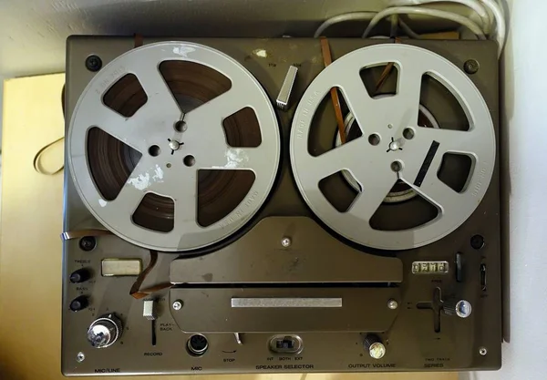 Een Vintage Reel Tape Recorder Die Lang Geleden Werd Gebruikt — Stockfoto
