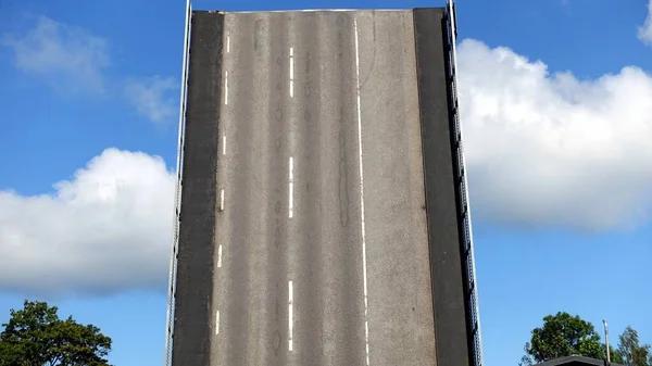 Imagen Que Representa Puente Levadizo Elevado Cielo — Foto de Stock