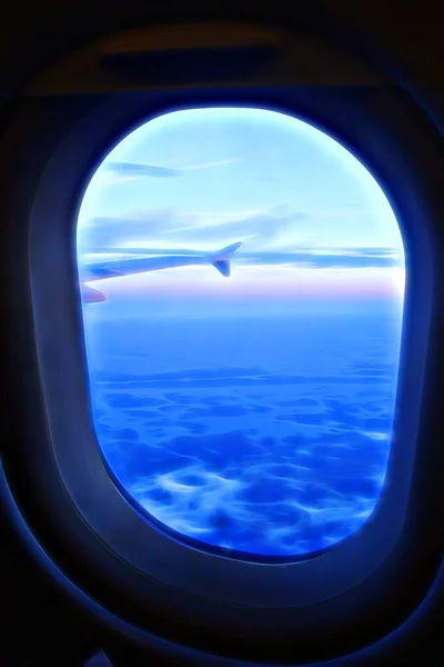 Estilo de pintura digital que representa la ventana de un avión desde el que se puede ver un ala, el cielo y las nubes —  Fotos de Stock