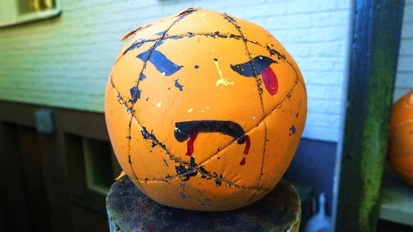 Foto Che Rappresenta Pallone Calcio Dipinto Arancione Una Festa Halloween — Foto Stock