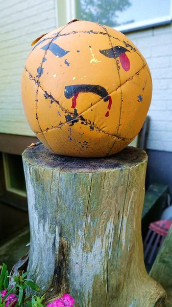 Foto Que Representa Una Pelota Fútbol Pintada Naranja Para Una —  Fotos de Stock