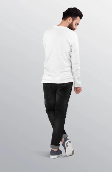 Staande Reu Model Met Effen Wit Shirt Met Lange Mouwen — Stockfoto