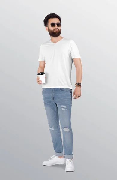 Camiseta Pie Modelo Masculino Con Cuello Blanco Liso Pantalón Vaquero — Foto de Stock