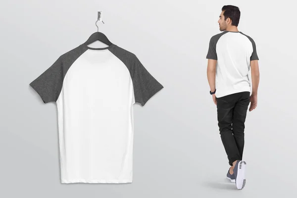 Hangend Wit Grijs Effen Raglan Shirt Aan Muur Met Mannelijk — Stockfoto