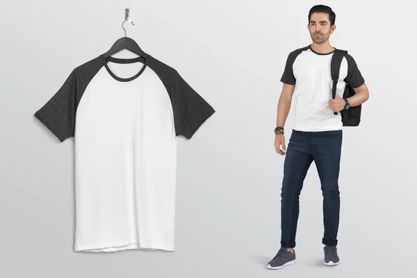 Das Weiße Und Graue Schlichte Raglan Shirt Hängt Der Wand — Stockfoto