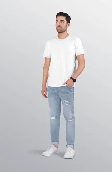 Μόνιμη Αρσενικό Μοντέλο Φορώντας Λευκό Απλό Shirt Μπλε Σκισμένο Τζιν — Φωτογραφία Αρχείου