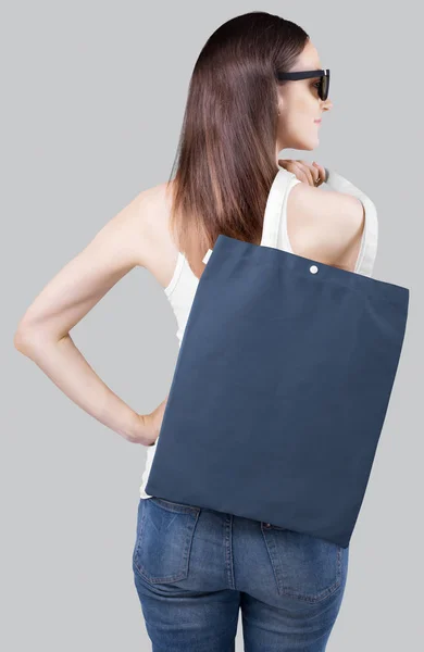 Female Model Carrying Blank Blue Tote Canvas Bag Her Shoulder — Stock Photo, Image