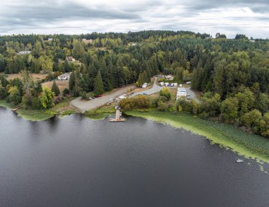 Yelm, Washington 'daki Harts Gölü' nün göz kamaştırıcı hava manzarası