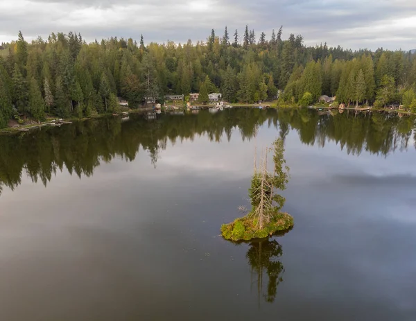 Lago Pitoresco Whitman Uma Ilha Única Com Uma Casa Árvore — Fotografia de Stock