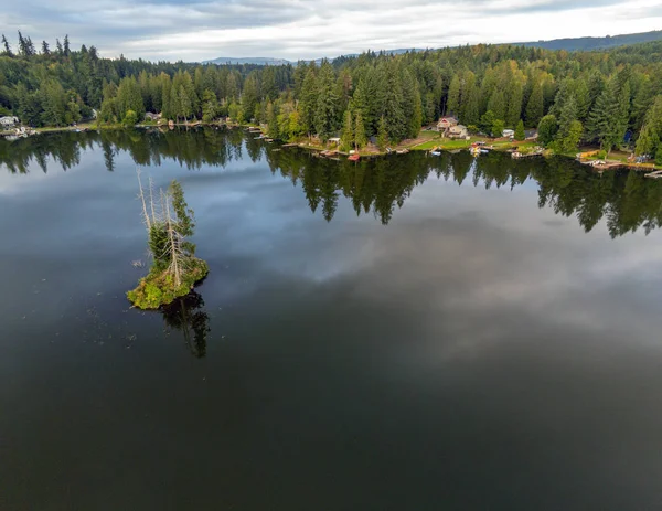 Lago Pitoresco Whitman Uma Ilha Única Com Uma Casa Árvore — Fotografia de Stock