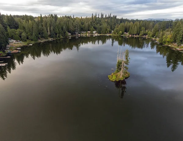 Lago Pitoresco Whitman Uma Ilha Única Com Uma Casa Árvore — Fotografia de Stock