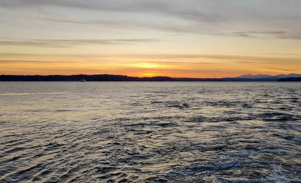 Immagini Vibranti Bellissimo Tramonto Sulle Acque Increspate Del Puget Sound — Foto Stock