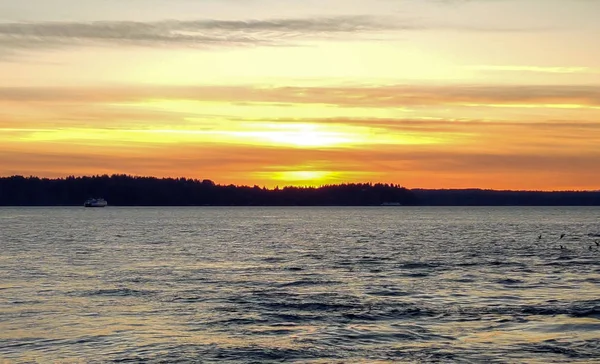 Immagini Vibranti Bellissimo Tramonto Sulle Acque Increspate Del Puget Sound — Foto Stock