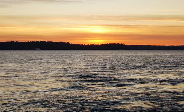 Immagini Vibranti Bellissimo Tramonto Sulle Acque Increspate Del Puget Sound — Foto Stock