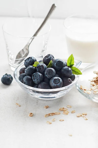 Bleuets Verre Avec Flocons Avoine Lait Pour Petit Déjeuner Sain — Photo