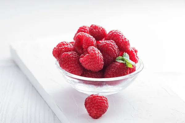 Fresh Raspberries Glass Bowl White Wooden Board Copy Space Selective — Stock Photo, Image