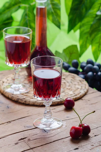 Ratafia Typiska Italiensk Söt Alkoholhaltig Dryck Antingen Fruktbaserad Dryck Eller — Stockfoto