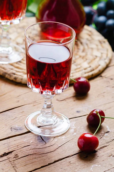 Ratafia Typiska Italiensk Söt Alkoholhaltig Dryck Antingen Fruktbaserad Dryck Eller — Stockfoto