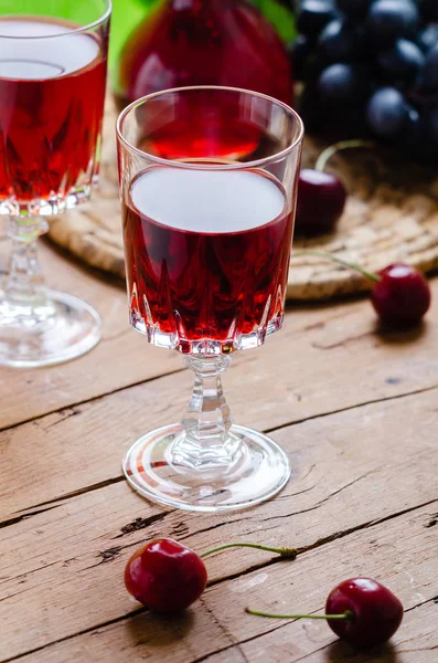 Ратафия Типичный Итальянский Сладкий Алкогольный Напиток Фруктовый Напиток Крепкое Вино — стоковое фото