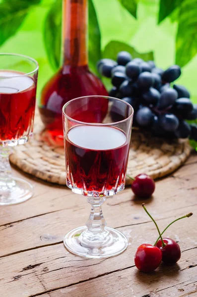 Ratafia Typiska Italiensk Söt Alkoholhaltig Dryck Antingen Fruktbaserad Dryck Eller — Stockfoto