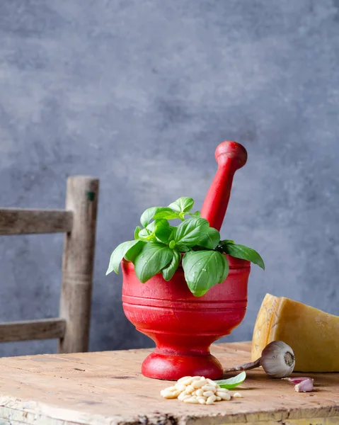 Ingrediënten Voor Pesto Alla Genovese Boven Rustieke Tafel — Stockfoto