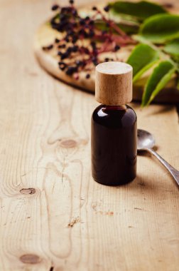 Grip mevsimi için mürver şurubu bağışıklığı artırma.