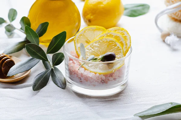 Ingredients for body scrub of pink salt with lemon and olive oil — Stock Photo, Image