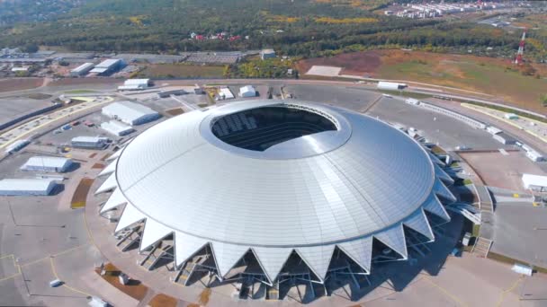 Flyg till himlen från arenan Cosmos Arena i Samara, Ryssland. Tagen av drönare — Stockvideo