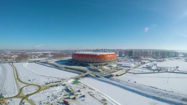 Vol aérien vers le stade Mordovia Arena. Pris par drone en hiver — Video