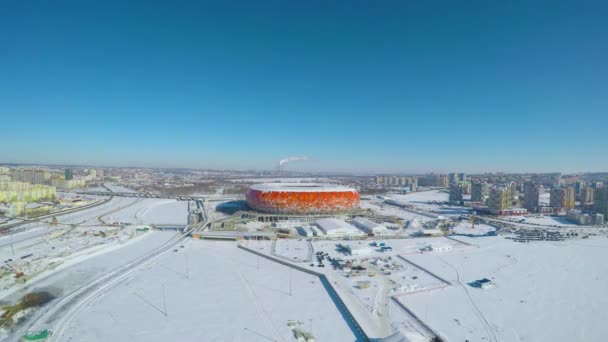 Luchtvlucht naar het stadion Mordovia Arena. Genomen door drone in de winter — Stockvideo