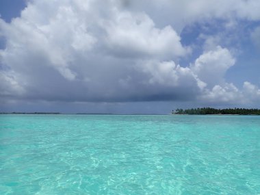   Okyanustaki bulutlar